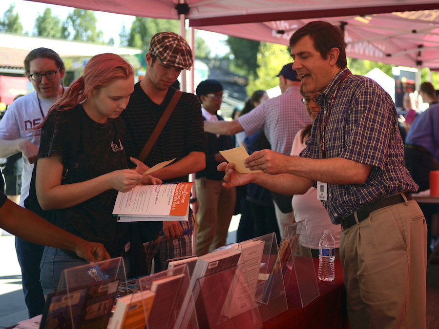 Dave Garrido helping student at Welcome Day